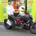 Randy de Puniet et sa Ducati Diavel